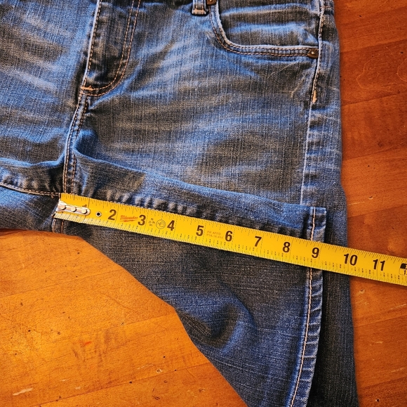 Kut from the Kloth Jean shorts, Size 10 - Picture 5 of 6